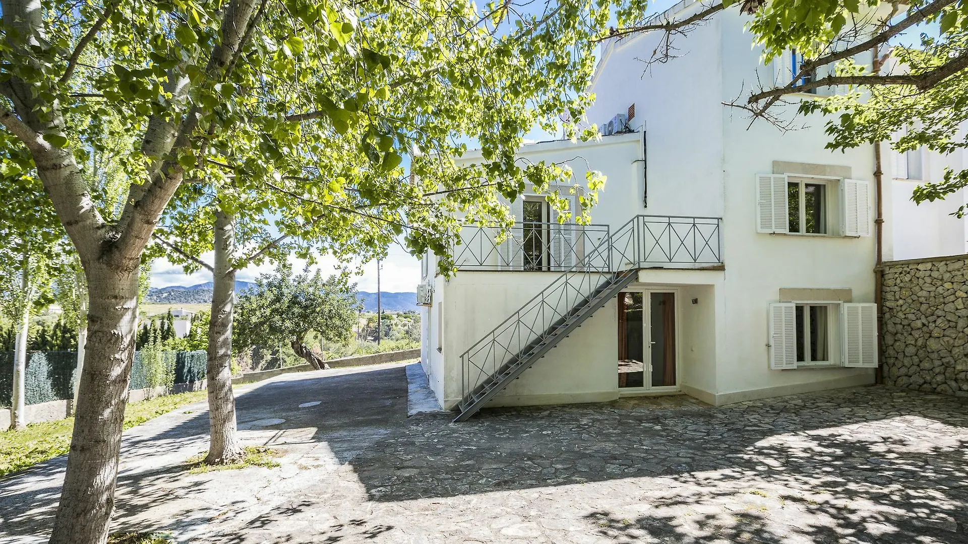 Casa Blanca Villa Establiments